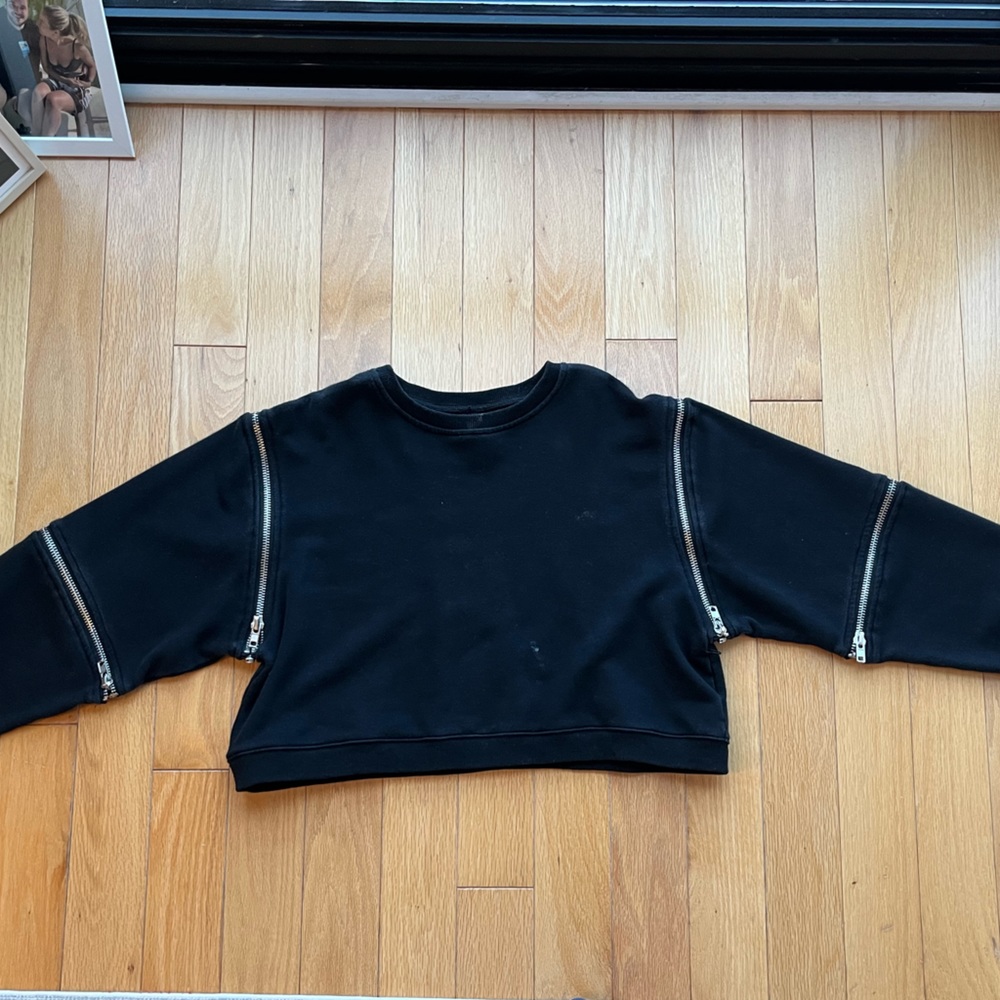 LF cropped zipper sleeve sweater